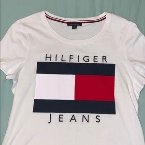 ❤️Tommy Hilfiger t shirt ❤️
